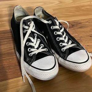 Black converse.